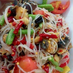 ตำหอยโขงขนมจีนปลาร้า