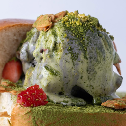 Matcha sesame bun ice cream