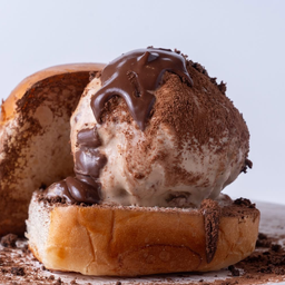Tiramisu bun ice cream