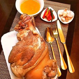 ขาหมู ยกขา