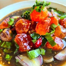 ยำไข่แดง