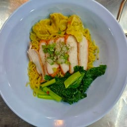 อิ่มจุกบะหมี่เกี๊ยวหมูเเดง สาขาปรีดีพนมยงค์ 5