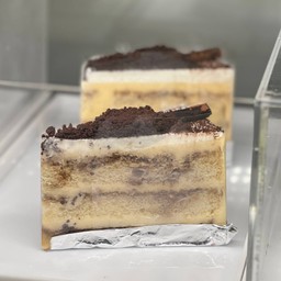 Tiramisu Cake