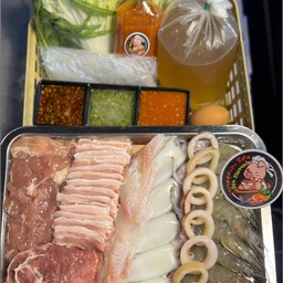 ชุดหมูหมักรวมมิตรทะเลซีฟู้ด