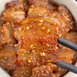 ข้าวสามชั้นสไลด์ทอดงา