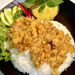 เจ้าหล้า ไก่กรอบราดซอส