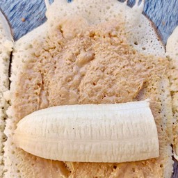 2ชิ้นเนยถั่ว +กล้วยหอม