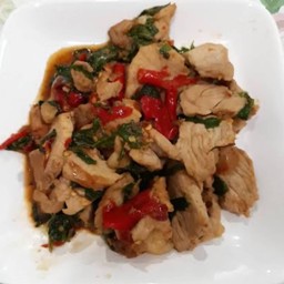 ข้าวกระเพราสันในหมูผัดพริกแห้ง