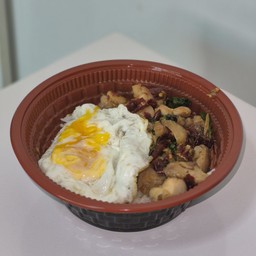 ซอฟรี่กะเพราคอนโด Halal (ตึกอัสกาญจเพลสน์)