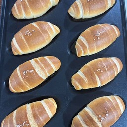 ขนมปังเกลือ (ชิโอะปัง)