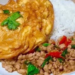 ข้าวกระเพราหมูสับ ไข่เจียว