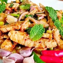 ข้าวสเต็กหมูพริกไทยดำน้ำตก