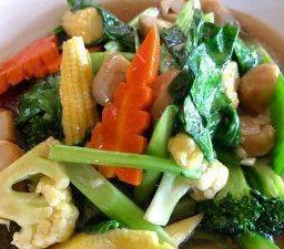 ผักผักรวมมิตรไก่