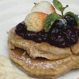 แพนเค้ก or วาฟเฟิล แอนด์ เบอร์รี่