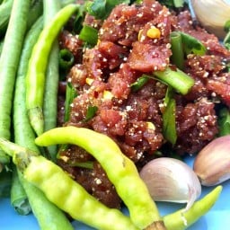 ลุงตั้มลาบแซ่บ