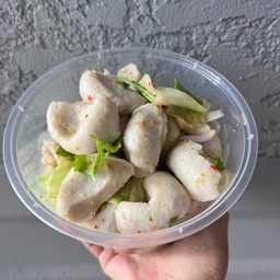 ยำลูกชิ้นปลา