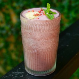 บานานาเบอร์รี่ โยเกิร์ต เชค