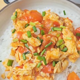 ไข่ผัดมะเขือเทศราดข้าว