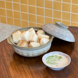 ปังนึ่งสังขยาใบเตย