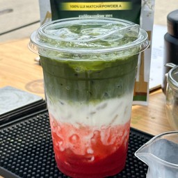 มัจฉะสตอเบอร์รี่