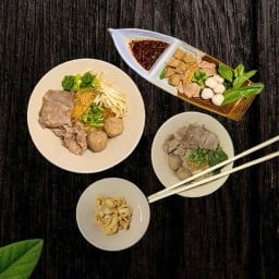 เรือเจริญ ก๋วยเตี๋ยวเรือ ตลาดแอทแบริ่ง