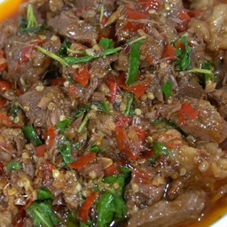 กะเพราเนื้อตุ๋น+โค้ก