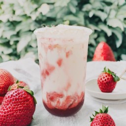 นมสดสตรอว์เบอร์รี่