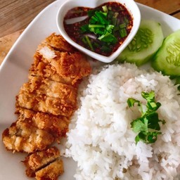 ข้าวไก่กรอบจิ้มแจ่ว(พิเศษ)