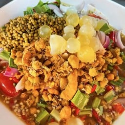 ยำมะม่วงสามไข่