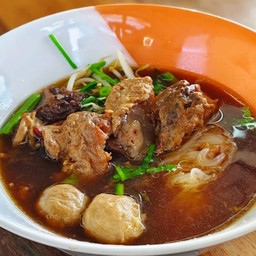 ก๋วยเตี๋ยวเนื้อตุ๋น