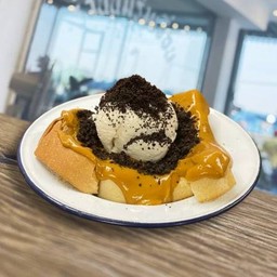 ปังปิ้งสังขยาชาไทย ไอติม โรยเกล็ดโอรีโอ้