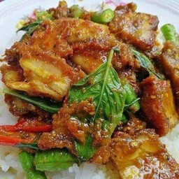 พริกแกงหมูกรอบ