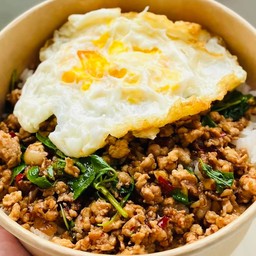 กระเพราหมูสับ ไข่ดาว