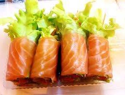 สลัดโรลแซลมอนซาซิมิ