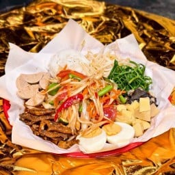 แซ่บ นัว ต้นทอง เกตเวย์เอกมัย