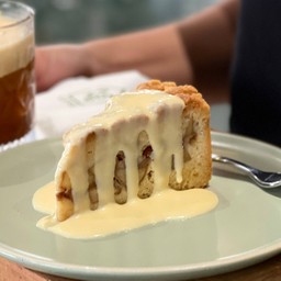 Apple Crumble Cake