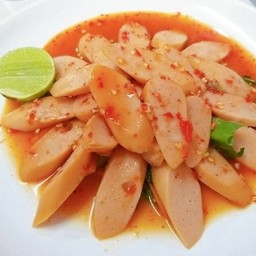 ยำไส้กรอกหนังกรอบ
