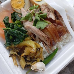 ข้าวขาหมูพะโล้เตาถ่านลุงโต้ง ทับกวาง