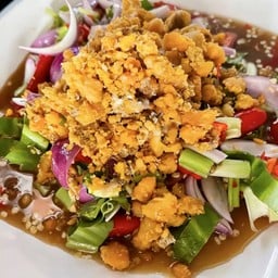 ยำมะม่วงไข่ปูม้านึ่ง