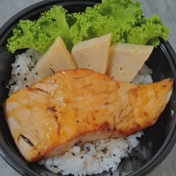 ข้าวหน้าปลาแซลมอนเทอริยากิ