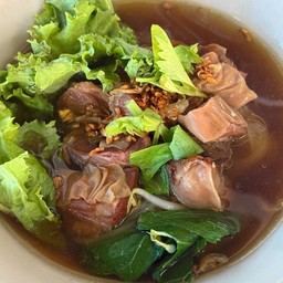ก๋วยเตี๋ยวหมูตุ๋น