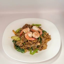 ราดหน้ายอดผักเคี้ยงเอ็มไพร์ เทิดราชันซอย1