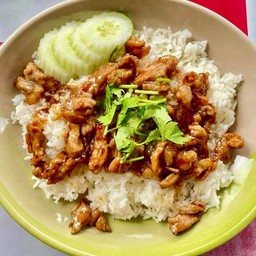 ข้าวหมูทอดกระเทียม