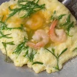 ไข่เจียวชะอม ใส่กุ้ง