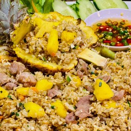 ข้าวผัดสับปะรด (ภูแล) จานใหญ่