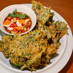 ยำไข่เค็ม ยอดมะระหวานกรอบ