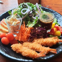 สลัดกุ้งทอด