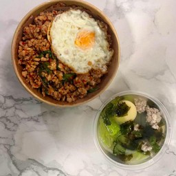 เซ็ทข้าวกระเพรา+ไข่ดาว+ต้มจืด แถมฟรี น้ำสมุนไพร