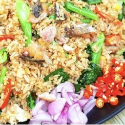 ข้าวผัด กระทะเหล็ก โบราณ ( หอมกลิ่นคั่วกระทะ ) ข้าวผัด กระทะเหล็ก