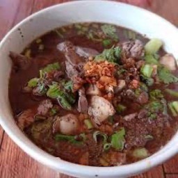 ก๋วยเตี๋ยวอิ่มสุขเจ้าเก่าปากซอยมังกร